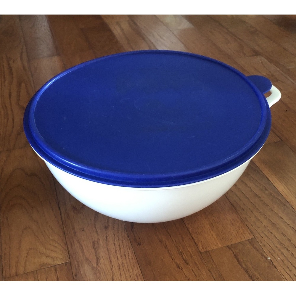 Tupperware 2539B Big Thatsa Mixing Bowl White w/Blue Seal Lid 32 Cup, 7.8L